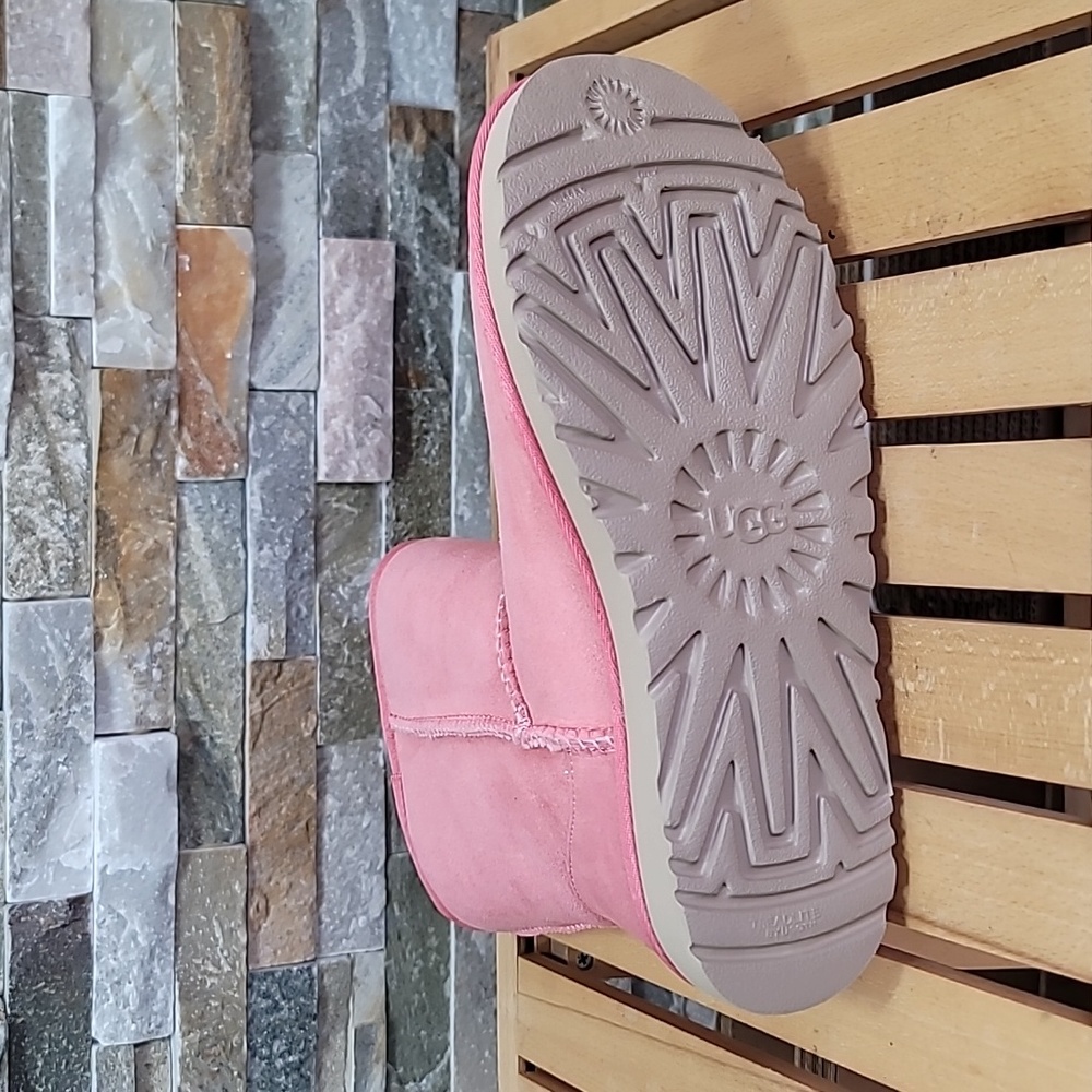 🎁 UGG Women's Classic Short II Boot - Picture 9 of 9